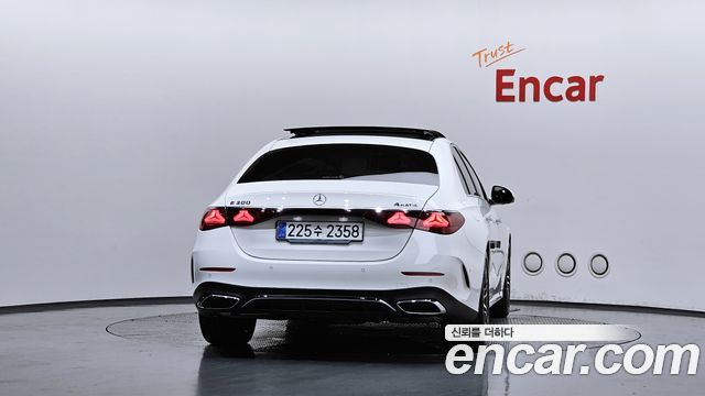 Mercedes-Benz E-Class (W214) E300 4MATIC AMG Line 2025 — фото 4