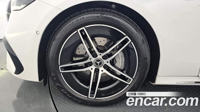 Mercedes-Benz E-Class (W214) E300 4MATIC AMG Line 2025 — фото 5