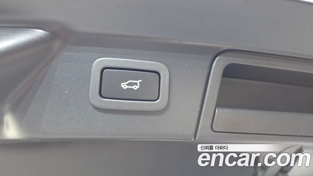 Land Rover Range Rover Velar 5.0 SV AB Autobiography Dynamic 2019 — фото 38