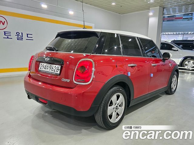 MINI Cooper 5Door Standard 3rd 2018 — фото 3