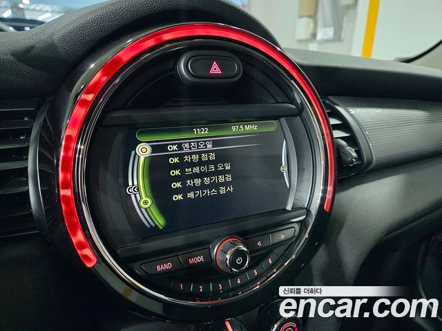 MINI Cooper 5Door Standard 3rd 2018 — фото 8