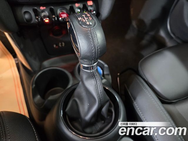 MINI Cooper 5Door Standard 3rd 2018 — фото 16