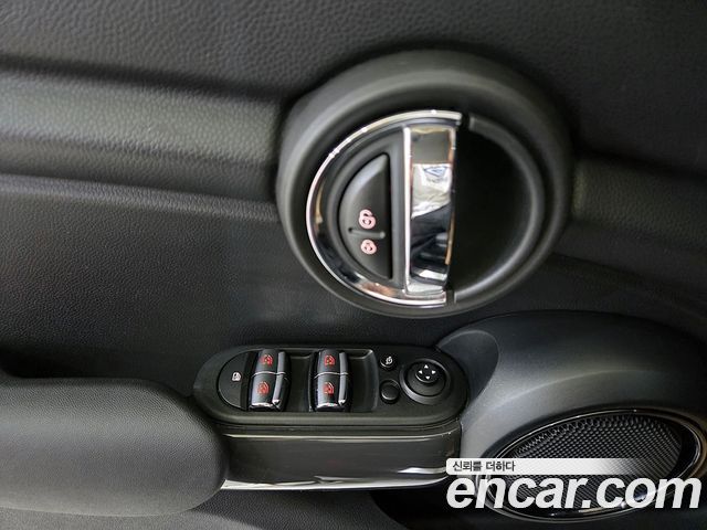 MINI Cooper 5Door Standard 3rd 2018 — фото 19