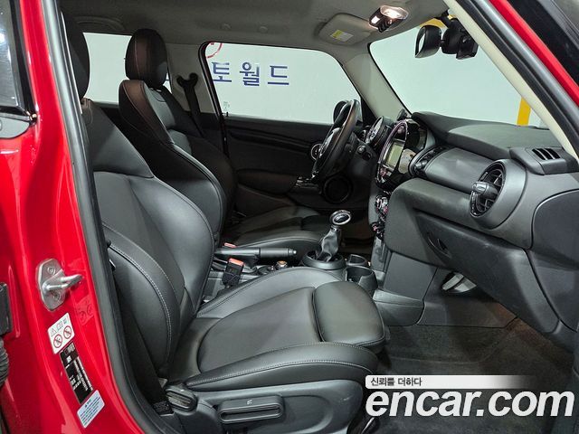 MINI Cooper 5Door Standard 3rd 2018 — фото 22