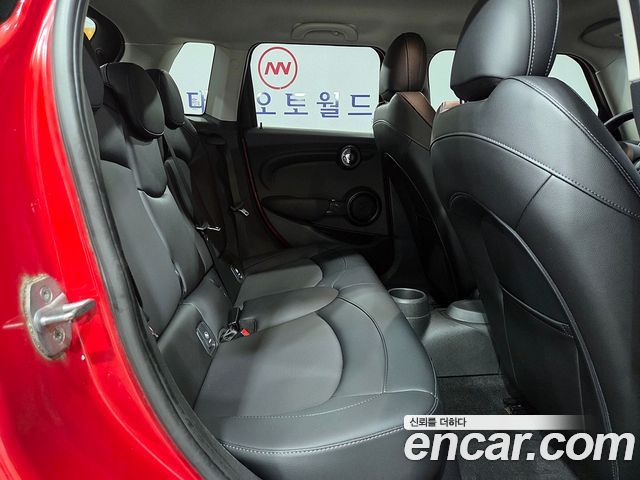 MINI Cooper 5Door Standard 3rd 2018 — фото 23