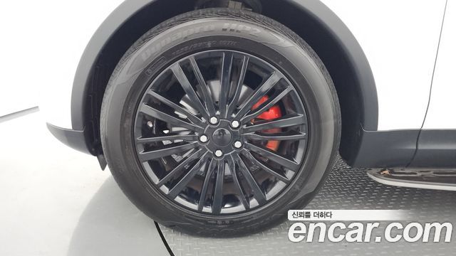 Land Rover Discovery 5 3.0 TD6 HSE Luxury 2018 — фото 5