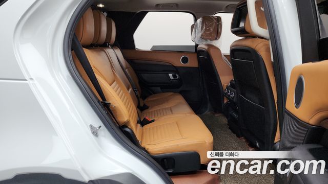 Land Rover Discovery 5 3.0 TD6 HSE Luxury 2018 — фото 11
