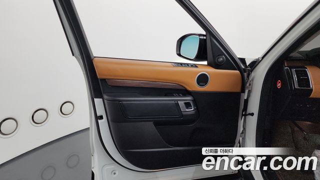 Land Rover Discovery 5 3.0 TD6 HSE Luxury 2018 — фото 24