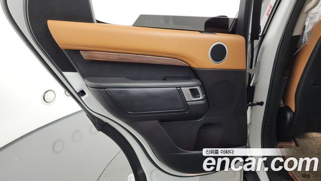 Land Rover Discovery 5 3.0 TD6 HSE Luxury 2018 — фото 25