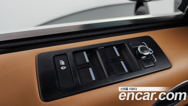 Land Rover Discovery 5 3.0 TD6 HSE Luxury 2018 — фото 32