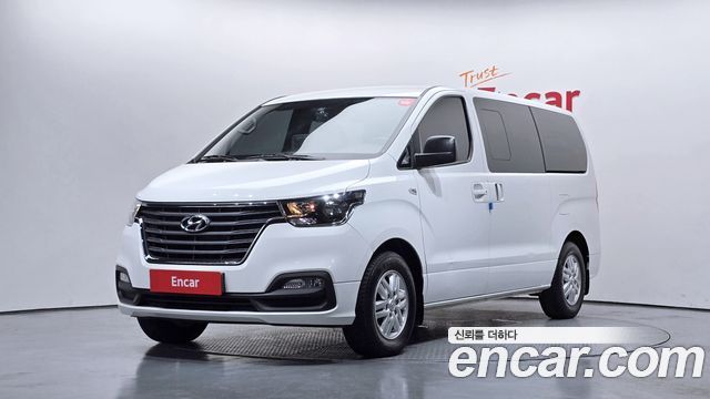Hyundai Grand Starex Van 5-Seater Smart