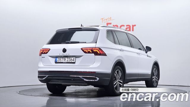 Volkswagen Tiguan Allspace 2.0 TSI Prestige 2023 — фото 2