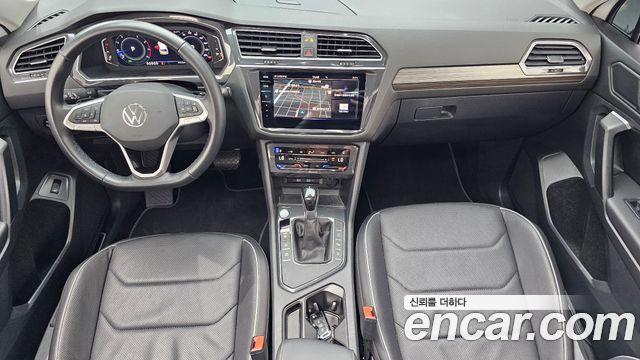 Volkswagen Tiguan Allspace 2.0 TSI Prestige 2023 — фото 7