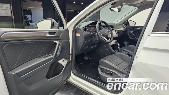 Volkswagen Tiguan Allspace 2.0 TSI Prestige 2023 — фото 10