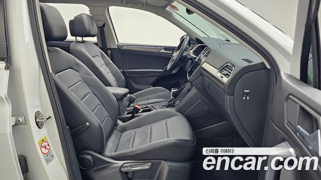 Volkswagen Tiguan Allspace 2.0 TSI Prestige 2023 — фото 11