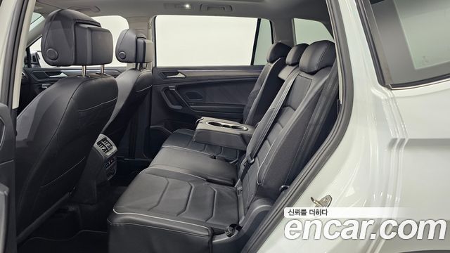 Volkswagen Tiguan Allspace 2.0 TSI Prestige 2023 — фото 12