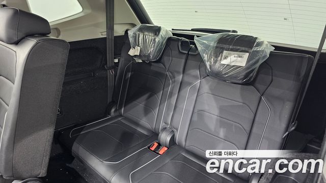 Volkswagen Tiguan Allspace 2.0 TSI Prestige 2023 — фото 13