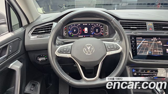 Volkswagen Tiguan Allspace 2.0 TSI Prestige 2023 — фото 14