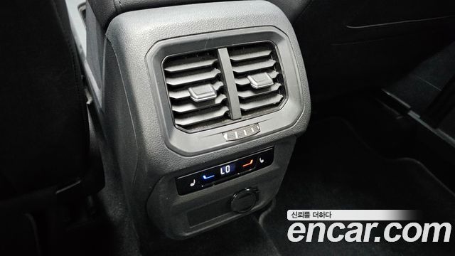 Volkswagen Tiguan Allspace 2.0 TSI Prestige 2023 — фото 17
