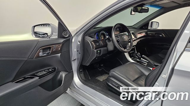 Honda Accord 2.0 Hybrid 9th 2017 — фото 10