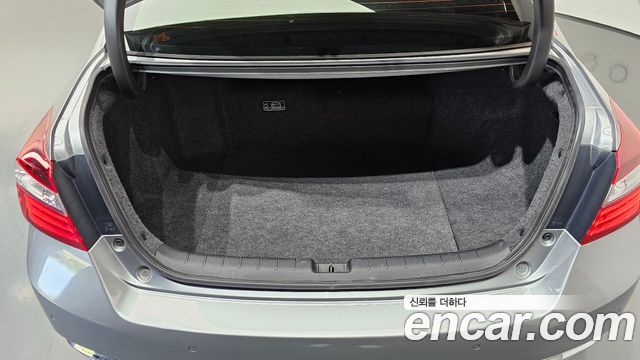 Honda Accord 2.0 Hybrid 9th 2017 — фото 18