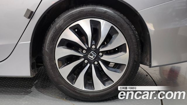 Honda Accord 2.0 Hybrid 9th 2017 — фото 21