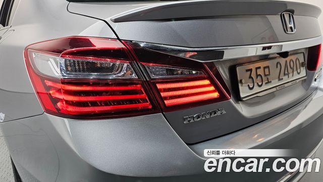 Honda Accord 2.0 Hybrid 9th 2017 — фото 23