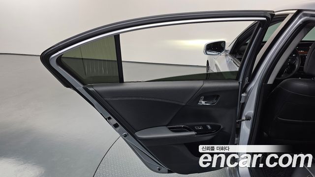 Honda Accord 2.0 Hybrid 9th 2017 — фото 25