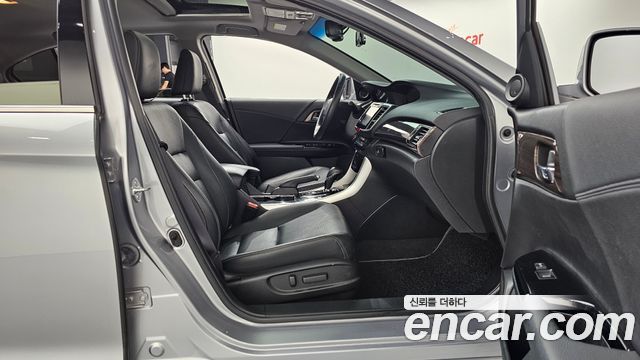 Honda Accord 2.0 Hybrid 9th 2017 — фото 26