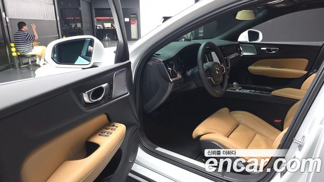 Volvo S60 (III) B5 Ultimate Bright 2024 — фото 10