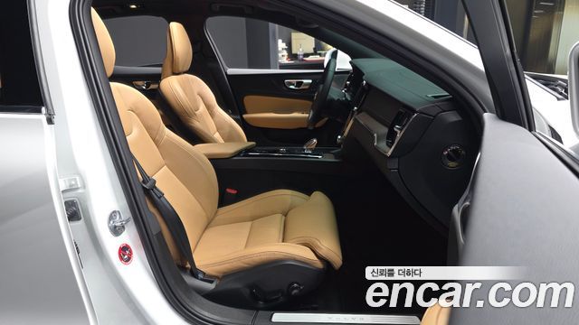 Volvo S60 (III) B5 Ultimate Bright 2024 — фото 15