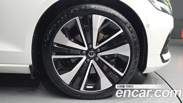 Volvo S60 (III) B5 Ultimate Bright 2024 — фото 27