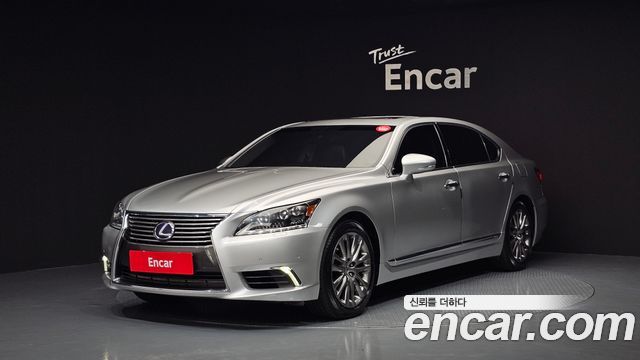 Lexus LS600hL 5-Seats Ottoman XF40