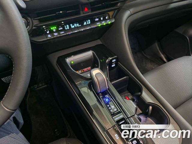 Toyota Crown Crossover 2.4 4WD Dual Boost HYbrid 2026 — фото 9
