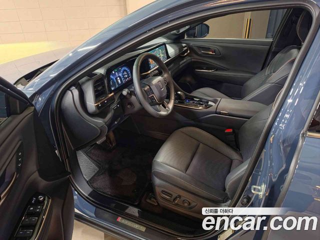 Toyota Crown Crossover 2.4 4WD Dual Boost HYbrid 2026 — фото 10