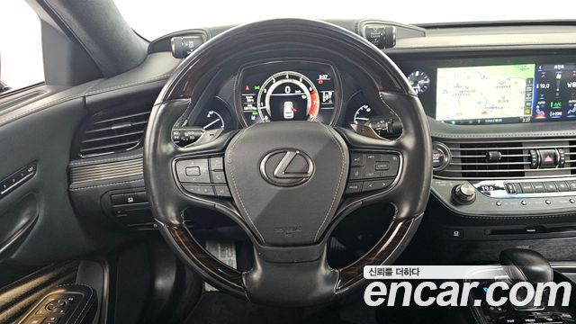Lexus LS500 (V) 3.5 Platinum AWD 2018 — фото 17