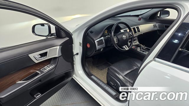 Jaguar XF 2.2D Luxury X250 2012 — фото 11