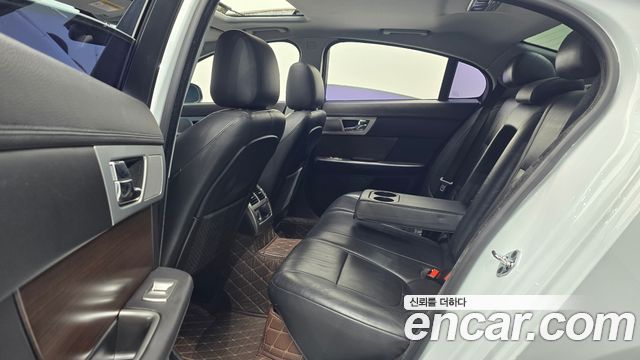 Jaguar XF 2.2D Luxury X250 2012 — фото 12