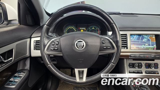 Jaguar XF 2.2D Luxury X250 2012 — фото 13