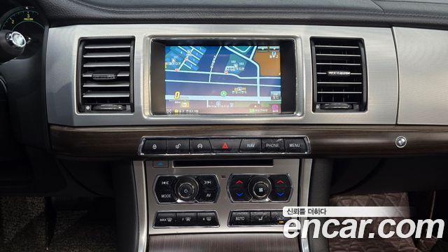 Jaguar XF 2.2D Luxury X250 2012 — фото 15