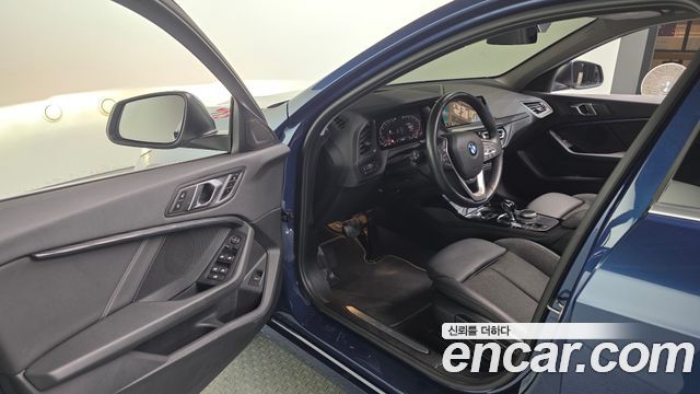 BMW 1 Series (F40) 120i Sports 2023 — фото 10