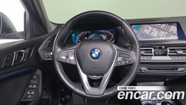 BMW 1 Series (F40) 120i Sports 2023 — фото 12