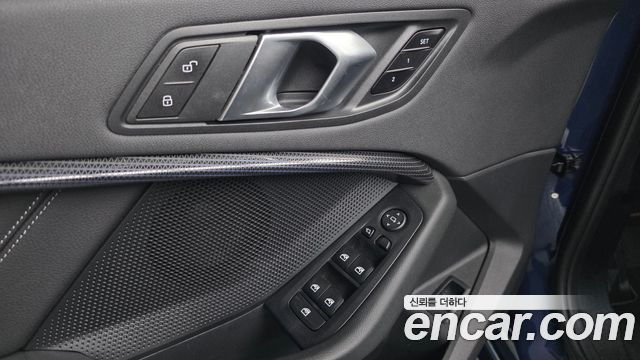 BMW 1 Series (F40) 120i Sports 2023 — фото 16