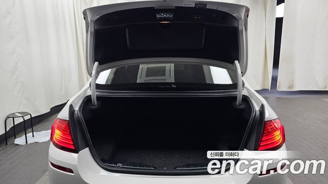 BMW 5 Series (F10) 520d xDrive M Aero Dynamic 2016 — фото 20