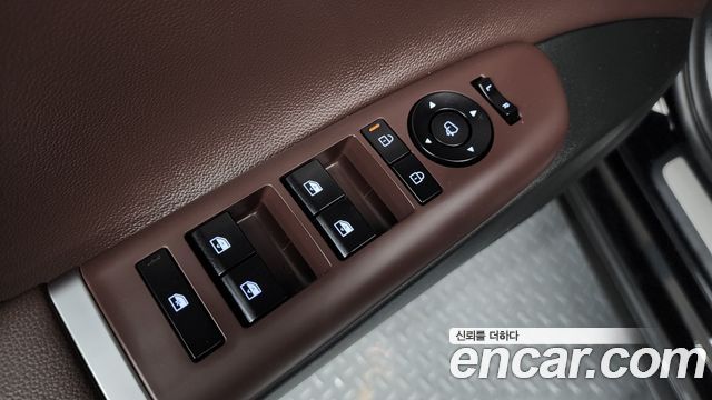 Hyundai Grandeur (GN7) 2,5 Gasoline 2WD Premium 2023 — фото 35
