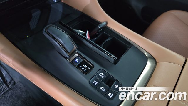Toyota Alphard (IV) 2.5 HEV Executive AWD 2024 — фото 9