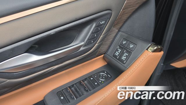 Toyota Alphard (IV) 2.5 HEV Executive AWD 2024 — фото 27