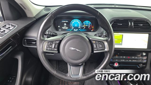 Jaguar F-PACE 20d Portfolio 2018 — фото 17