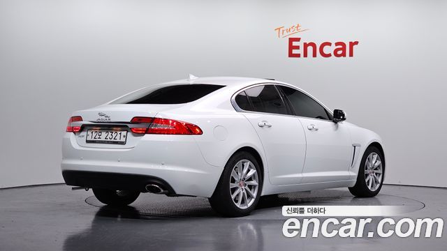 Jaguar XF 2.2D Premium X250 2015 — фото 2