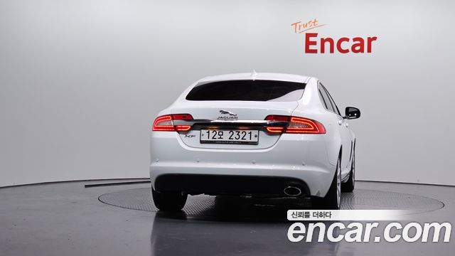 Jaguar XF 2.2D Premium X250 2015 — фото 4